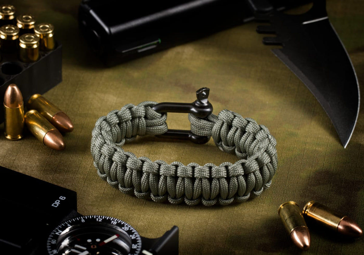 Invader Gear Shackle Bracelet – Grey